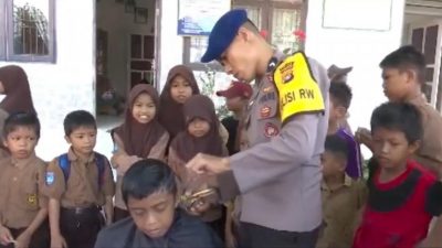 Program Inovatif Binmas Airud Polda Sulbar “Ganteng Cukur Gratis”