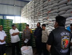 Wakapolda Sulbar Bersama Pj Gubernur Tinjau Kesedian Pangan di Gudang Bulog