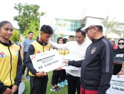 Tingkatkan Prestasi Olahraga, Bahtiar Serahkan Penghargaan kepada Atlet, Pelatih, Wasit dan Pemuda