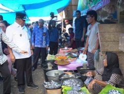 Bahtiar Kunjungi Pasar Tradisional di Mamuju, Pastikan Harga Pangan dan Elpiji Terjangkau