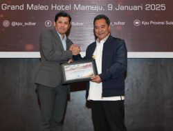 Bahtiar Dapat Penghargaan dari KPU Sulbar