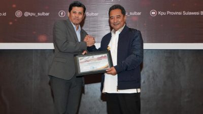 Bahtiar Dapat Penghargaan dari KPU Sulbar