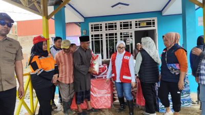 Pemkab dan PMI Mamuju Bantu Korban Longsor Dan Banjir