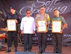 Kapolda Terima Penghargaan dari Pj Gubernur Sulbar