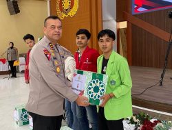 Kolaborasi Polda Sulbar Bersama Mahasiswa Salurkan Bansos Polri Presisi