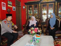 Momen Hangat Kapolri Kunjungi Keluarga AKP Anm Lusiyanto