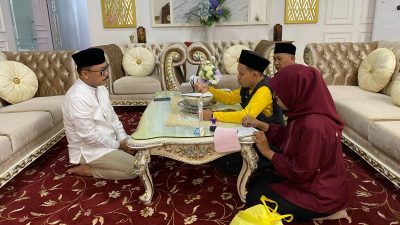 Gubernur Suhardi Duka Tunaikan Zakat di BAZNAS