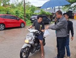 Sebar Berkah Ramadhan, BPJAMSOSTEK Sulawesi Barat Bagikan Takjil ke Pengguna Jalan