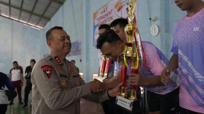 Kapolda Sulbar Tutup Turnamen Bulu Tangkis HUT Bhayangkara ke-79
