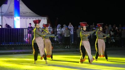 Malam Puncak Hari Bhayangkara ke-79 Polda Sulbar: Gemuruh Hiburan dan Semangat Kebersamaan di Pantai Manakarra