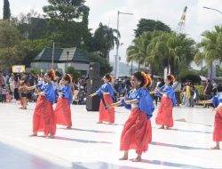 Diikuti 6 Negara, Tim Kesenian Sulbar Tampil Gemilang di Festival Folklore Samarinda