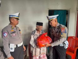 Sat PJR Ditlantas Polda Sulbar Semarakkan Hari Kemerdekaan RI ke 80 melalui Program Polantas Menyapa