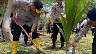 Kapolda Sulbar Tanam Pohon Kelapa, Dukung Ketahanan Pangan Berkelanjutan