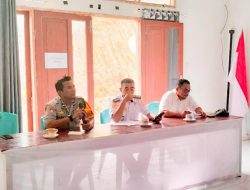 Bhabinkamtibmas Dorong Semangat Gotong Royong dan Keamanan Desa di Tapalang Barat