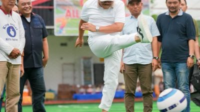 Gubernur SDK Duka Resmikan Lapangan Mini Soccer All Star Kalukku