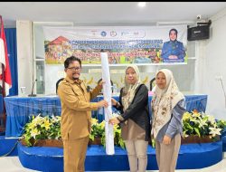 Dinas Kesehatan Sulbar Bagikan Media Spanduk Ajakan ‘Ayo ke Posyandu’