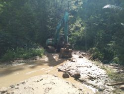 Longsor di Ruas Jalan Poros Nasional Mamasa-Tabang