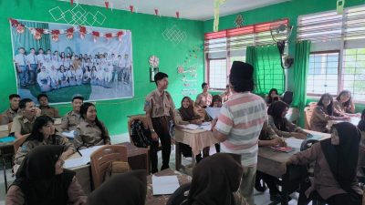 Tangkal Radikalisme di Kalangan Pelajar, Kesbangpol Sulbar Edukasi Siswa SMAN 1 Kalukku