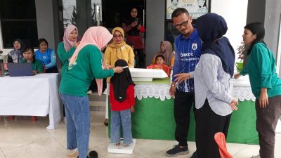 Dinkes Sulbar Gelar Pos Pelayanan Balita di Halaman Kantor