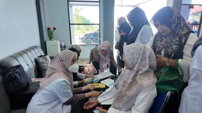 Pegawai Dinsos Sulbar Antusias Ikuti Pemeriksaan Kesehatan Gratis