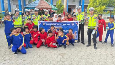Polantas Polda Sulawesi Barat Terus Gencar Bangun Budaya Tertib Helm Lewat Sosialisasi di Sekolah-sekolah