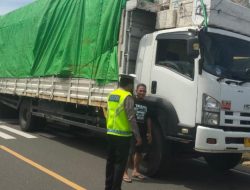 Polresta Mamuju Berikan Teguran Tertulis kepada Pengendara Overload