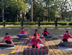 Latihan Rutin Penari Anjungan Sulawesi Barat TMII