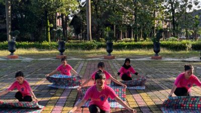 Latihan Rutin Penari Anjungan Sulawesi Barat TMII