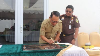 Sekprov Junda Resmikan Gedung IAD