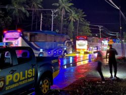 Ditengah Hujan Deras, Satgas Preventif Operasi Keselamatan Polresta Mamuju Tetap Beraksi