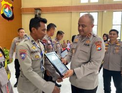 Bhabinkamtibmas Polresta Mamuju Raih Penghargaan Kapolda Sulbar