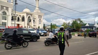 Kapolda Sulbar Sambangi Masjid Suada, Sat Lantas Polresta Mamuju Sigap Amankan Lalu Lintas