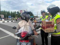Ditlantas Polda Sulbar Padukan Kampanye Keselamatan dan Bagi Takjil