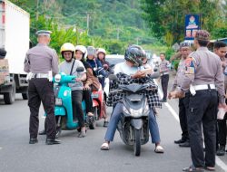 PJR Ditlantas Polda Sulbar Gandeng Komunitas PDM Berbagi Takjil