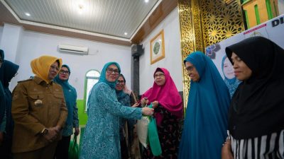 Ketua TP PKK Sulbar Berbagi