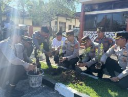 Polresta Mamuju Tanam Pohon Hadapi Dampak Cuaca Panas El Nino
