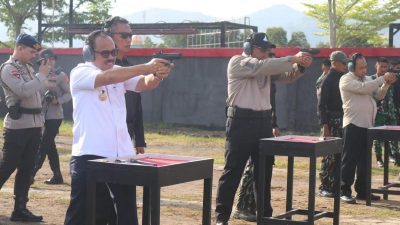 Gubernur SDK Ikut Eksibisi Menembak HUT Bhayangkara ke-80