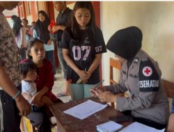 Biddokkes Polda Sulbar dan Polresta Mamuju Berikan Layanan Kesehatan Gratis