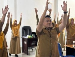 DKPPKB Sulbar Terapkan Senam Peregangan di Tempat Kerja