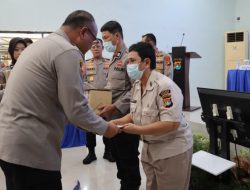 Kapolda Sulbar Beri Tali Asih untuk Anggota Sakit Menahun