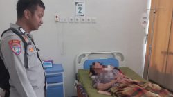 Bhabinkamtibmas Polsek Mamuju Besuk Ibu dan Anak yang Diduga Minum Racun