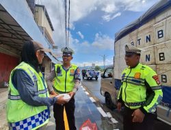 Ditlantas Polda Sulbar Tebar Kebaikan, Berbagi Rezeki dengan Ojol, Tukang Becak dan Juru Parkir