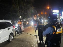 Tim Patmor Polresta Mamuju Sigap Urai Kemacetan Akibat Kabel Putus