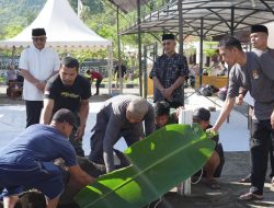 17 Sapi dan 33 Kambing Disembelih, Polda Sulbar Bagikan Daging Qurban untuk Personel dan Masyarakat