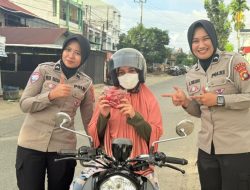 Ditlantas Polda Sulbar Kembali Bagikan Sayur Segar Gratis untuk Pengendara Tertib