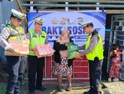 Satlantas Polresta Mamuju Salurkan Bantuan Sembako kepada Warga Kurang Mampu