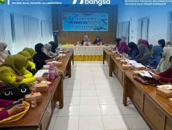 Bimtek Pemanfaatan Buku KIA Diikuti Seluruh Bidan Desa