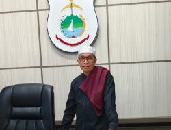 Pembela Konstitusi vs Penunggang Arus Pasang Surut Kedunguan