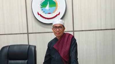Pembela Konstitusi vs Penunggang Arus Pasang Surut Kedunguan