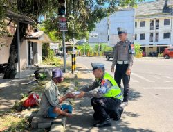Ditlantas Polda Sulbar Tebar Berkah di Hari Jumat